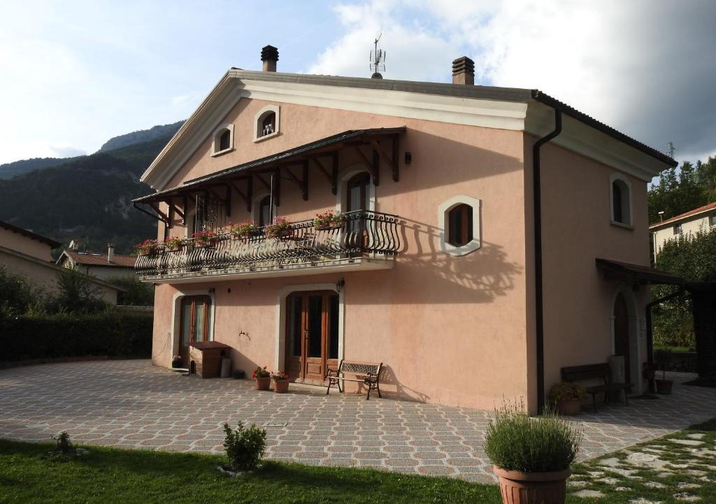 Villetta Barrea Bed & Breakfast | Da Nonna Li Rooms and Breakfast