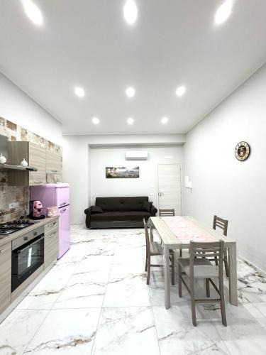 Naples House | Dell orma del vesuvio