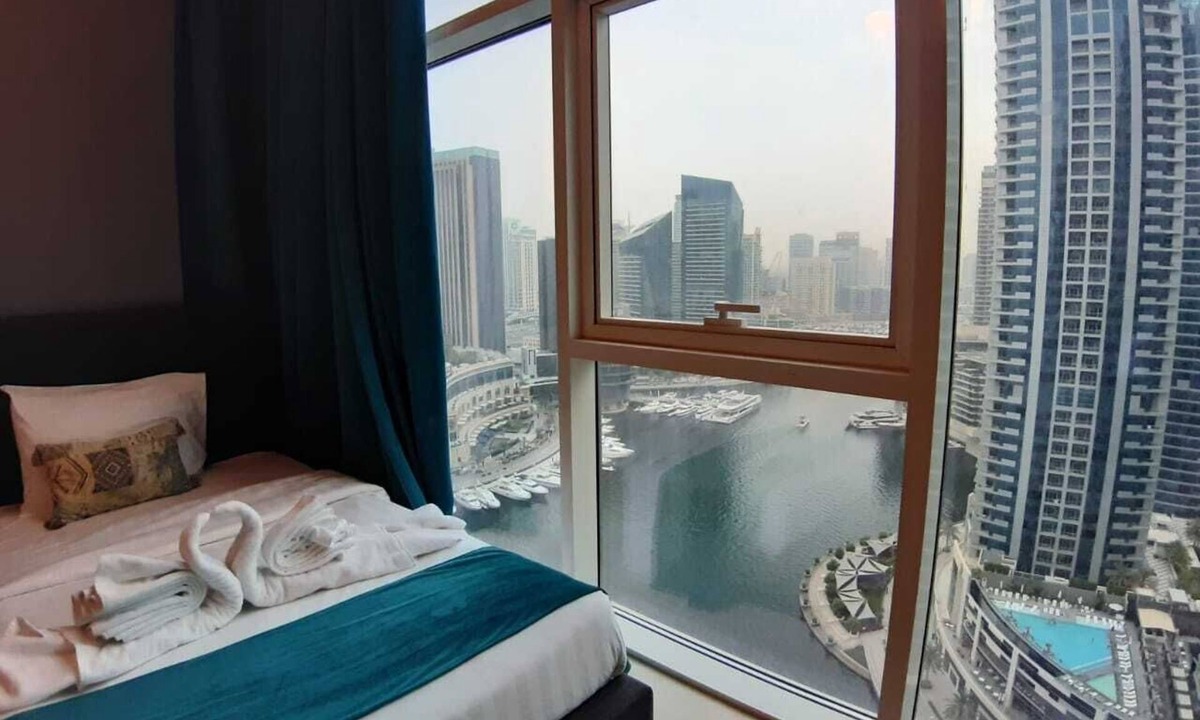 Dubai Marina Apartment | Deluxe 2 bedroom apartment with full marina view