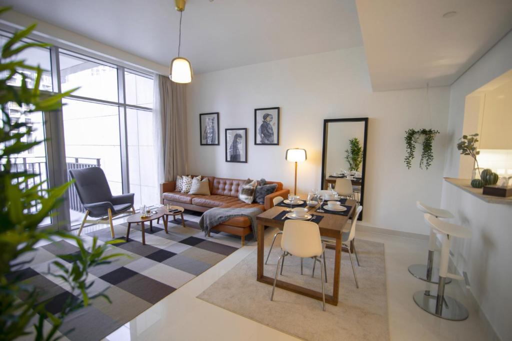 Downtown Dubai Apartment | Elegant Apt With Balcony Minutes from Burj Khalifa
