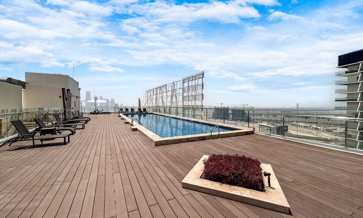 Jadaf Apartment | Elegant Home in Al Jaddaf with Roof Top Pool