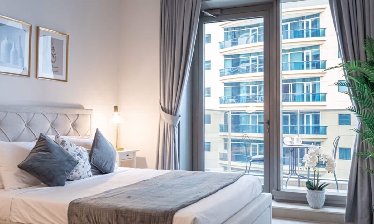 Dubai Marina Apartment | Elegant Studio with Balcony, Steps From the Sea