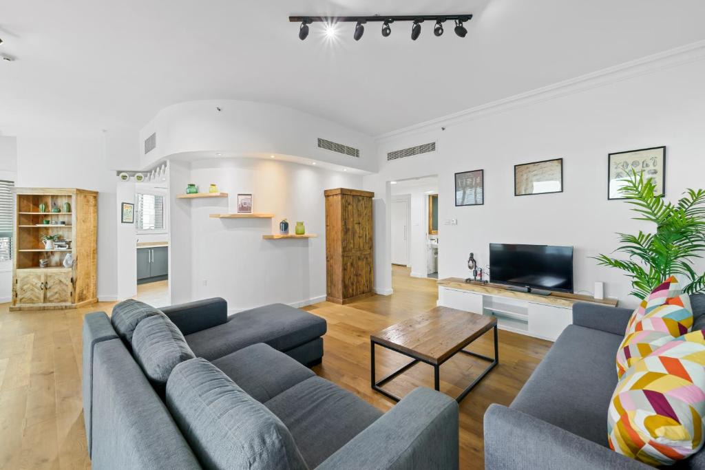 Jumeirah Lake Towers Apartment | Exceptional 2BR in JLT