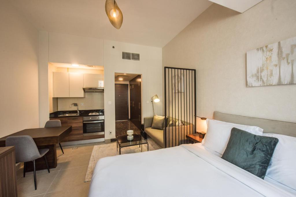 Dubai Marina Apartment | Fantastay - Deluxe Studios Brand new Swarovski inspired tower