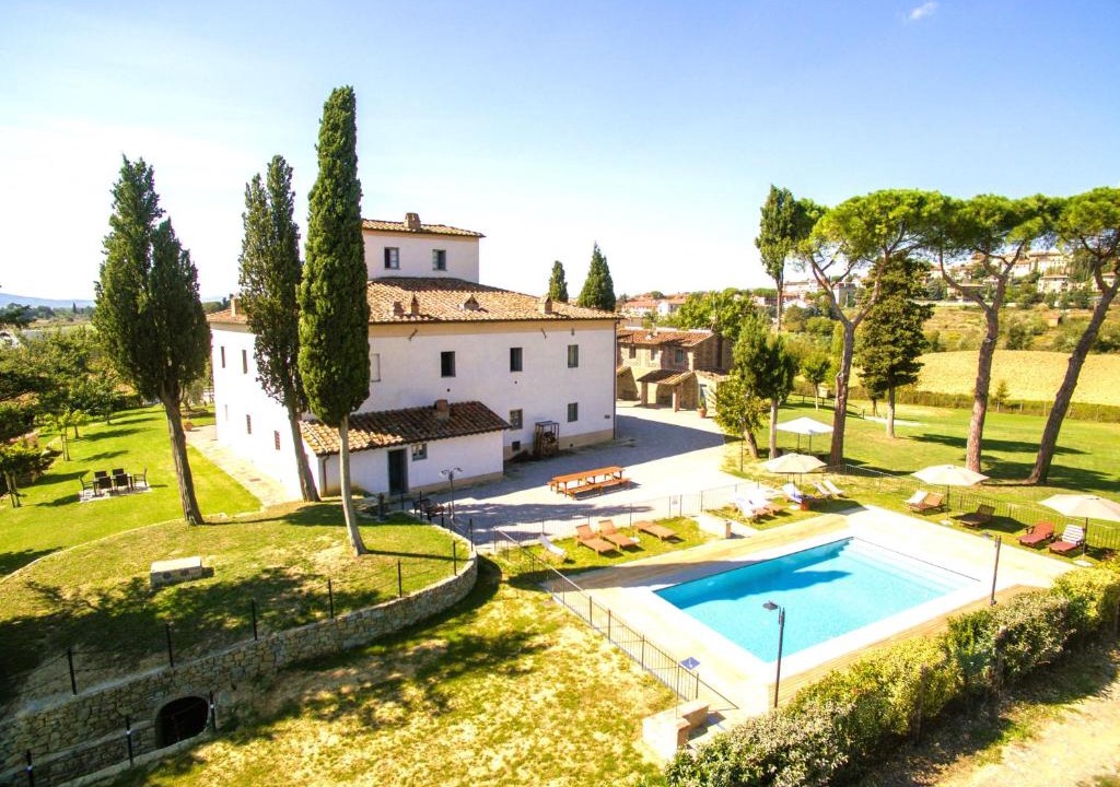 Castiglion Fibocchi Apartment | Farmhouse with swimming pool surrounded by greenery just 20 minutes from Arezzo