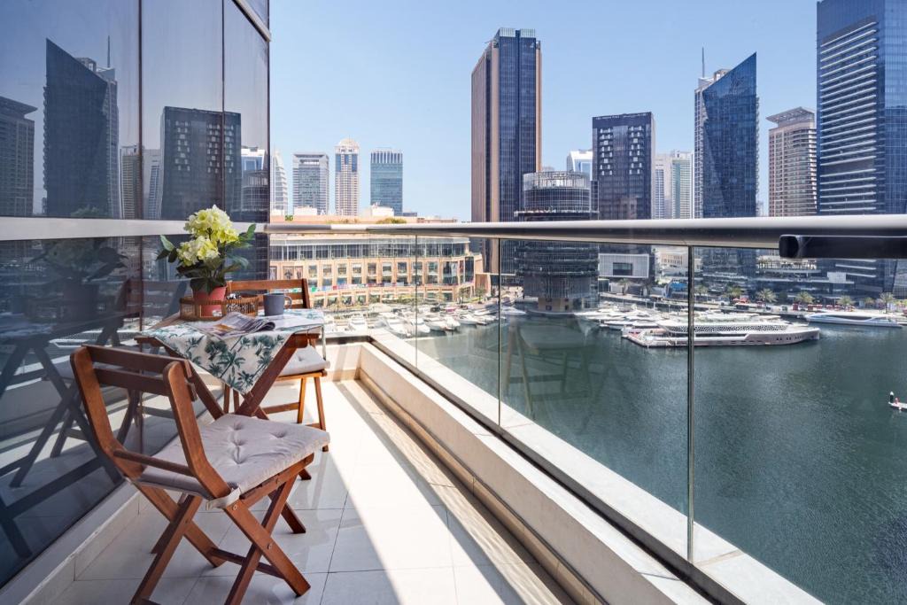 Dubai Marina Apartment | Frank Porter - Bay Central
