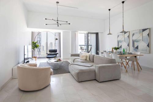 Frank Porter Cayan | Dubai Marina