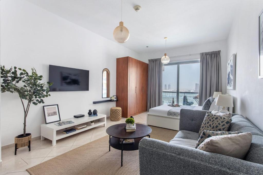 Dubai Production City Apartment | Frank Porter - Damac Crescent A