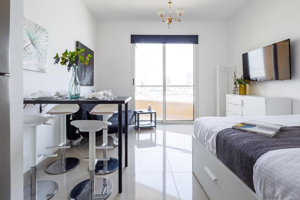 Dubai Production City Apartment | Frank Porter - Lakeside