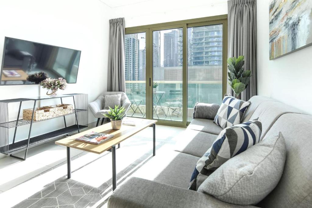 Dubai Marina Apartment | Frank Porter - Royal Oceanic