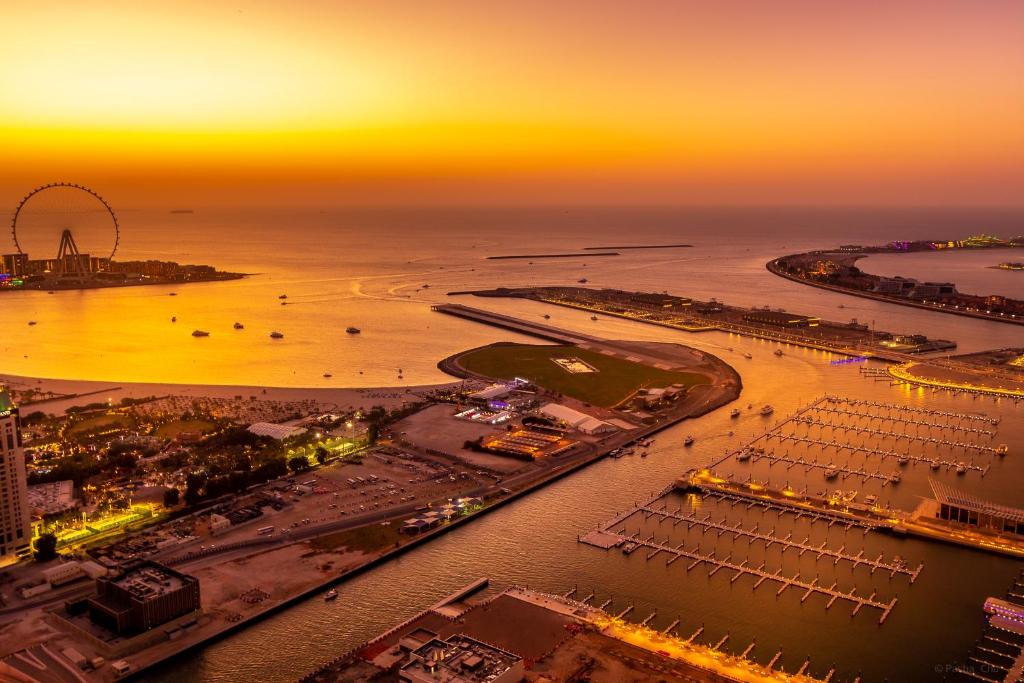 Dubai Marina Apartment | Full Sea View Fantastic Apartment Princess Marina