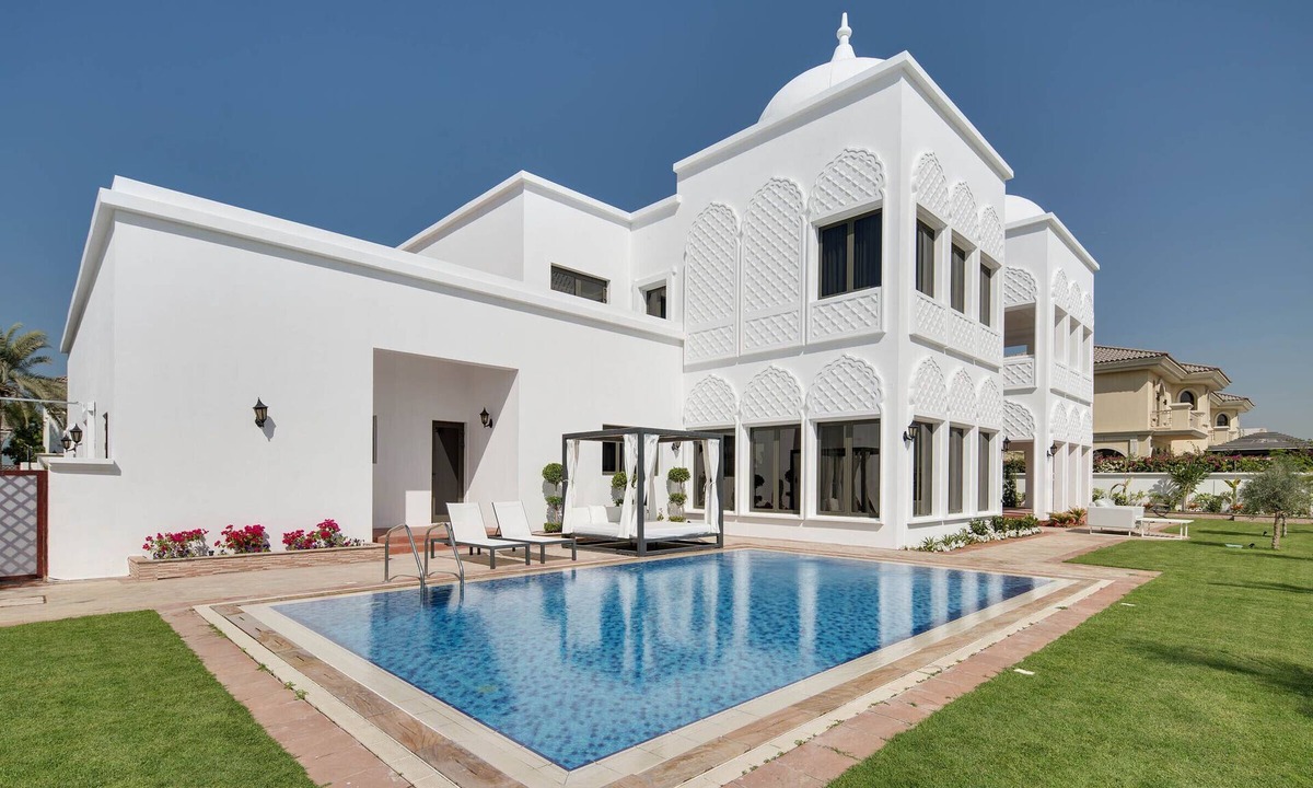 Palm Jumeirah Villa | Fully Upgraded 6 Bedroom Villa w Private Pool and Beach