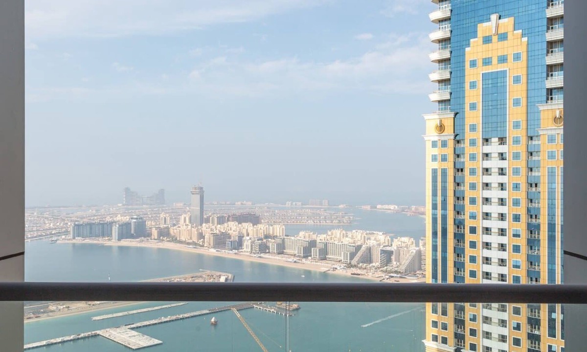Dubai Marina Apartment | Grand 3BR in Dubai Marina's Majestic Skyscraper!