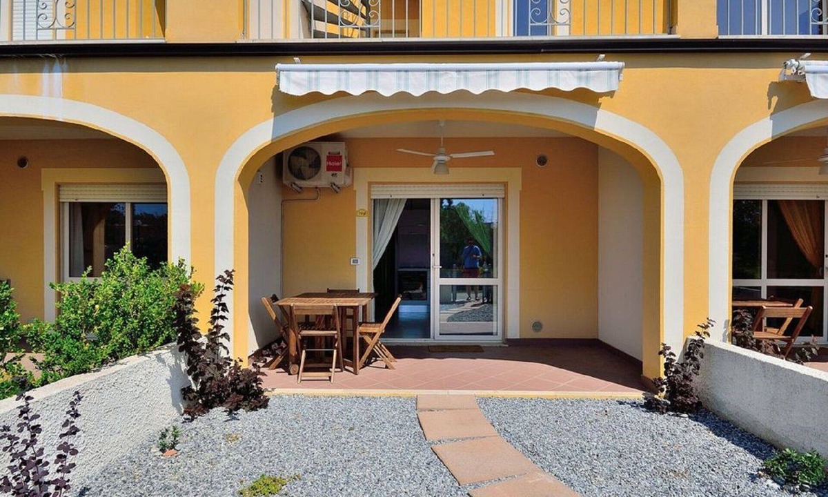 Pizzo Apartment | Green Bay; a comfortable one-bedroom ground floor apartment with communal pool
