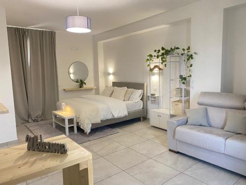 Santa Maria la Carita House | Grey Haven Apartments and Suites