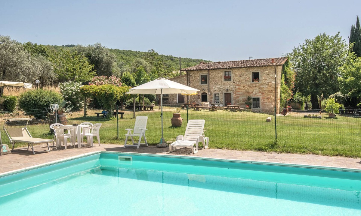 Castiglion Fibocchi Other | Holiday Apartment 'Monolocale Saraceno' with Pool, Garden & Wi-Fi