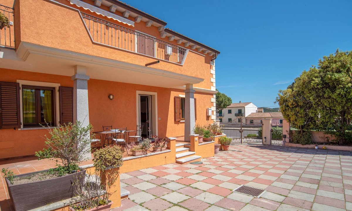 Porto Pozzo Apartment | Holiday Apartment with Wi-Fi, Air Conditioning and Terrace; Pets Allowed