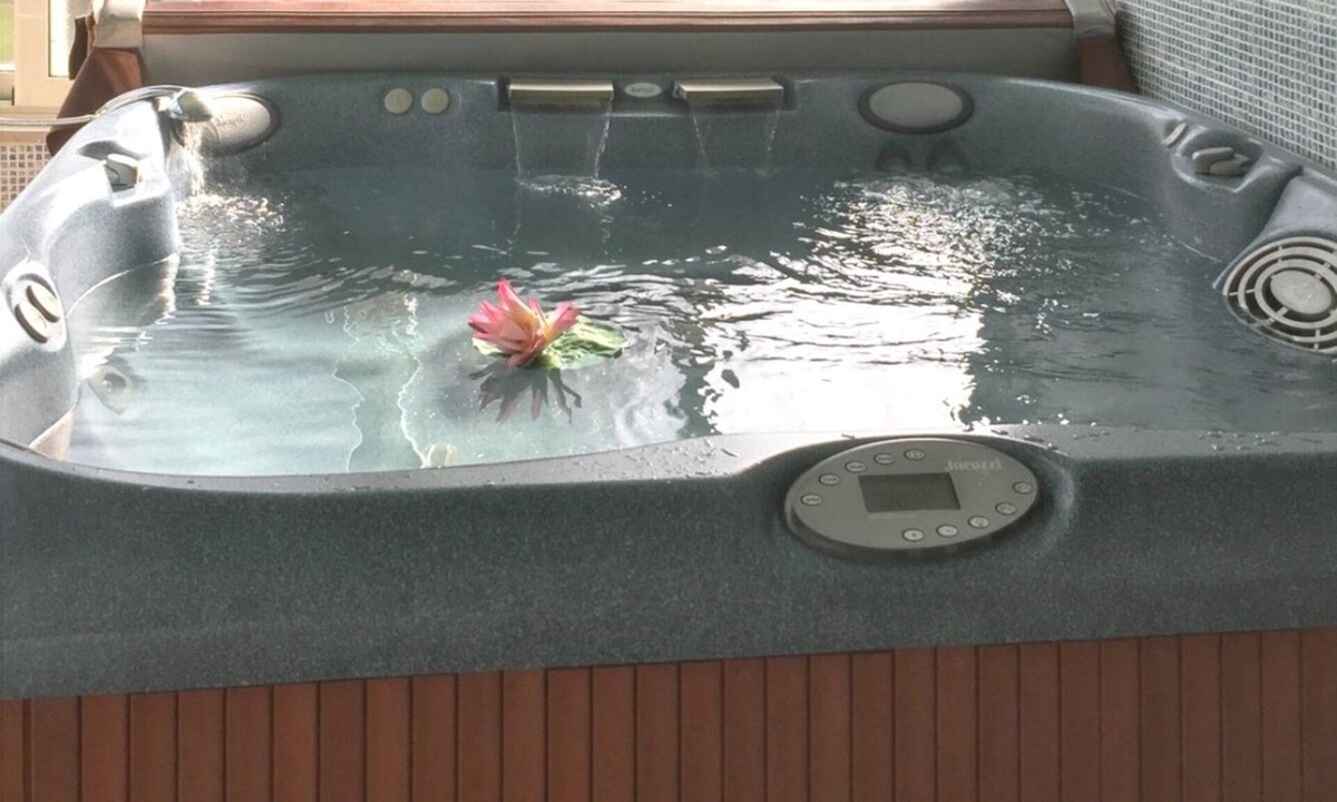 Montenero di Bisaccia House | Homerez - Sophisticated House in Montenero + Jacuzzi
