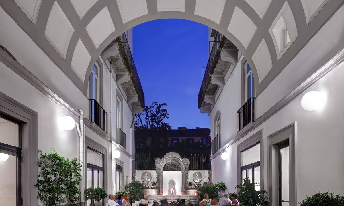 Historical Center Hotel | Hotel Piazza Bellini & Apartments