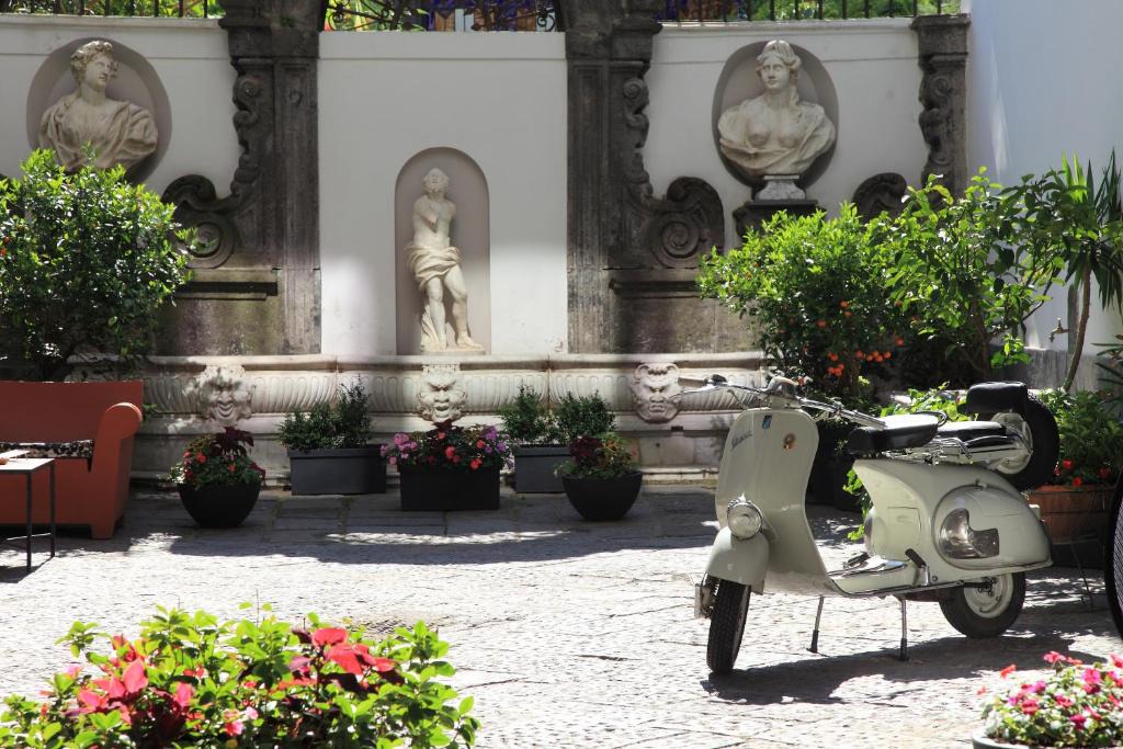 Historical Center Hotel | Hotel Piazza Bellini & Apartments