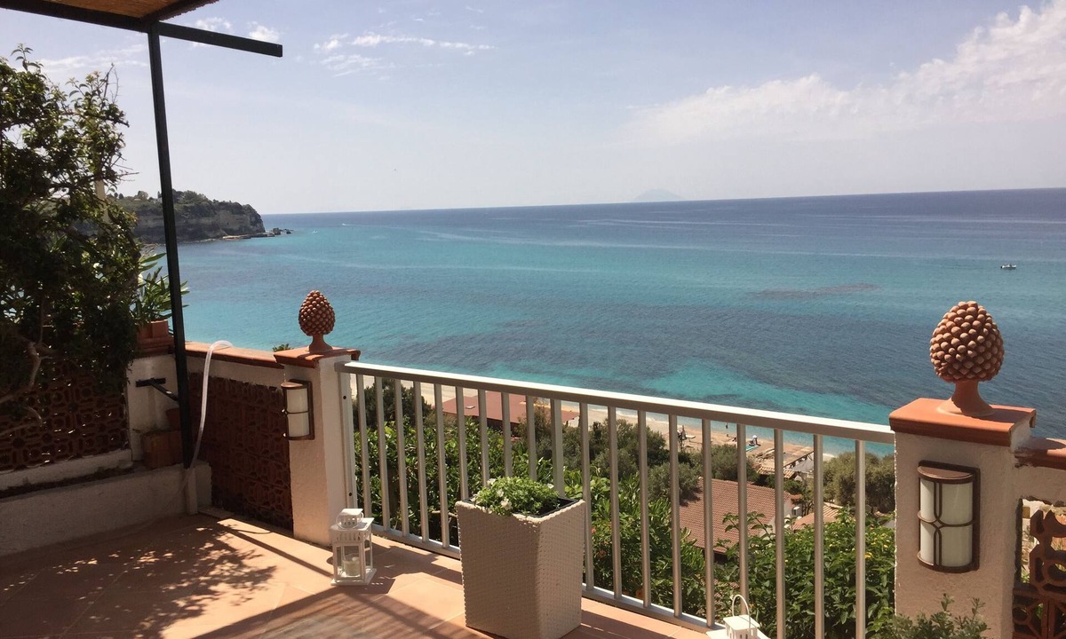 Tropea Apartment | LA MARINETTE TERRACE ON THE SEA