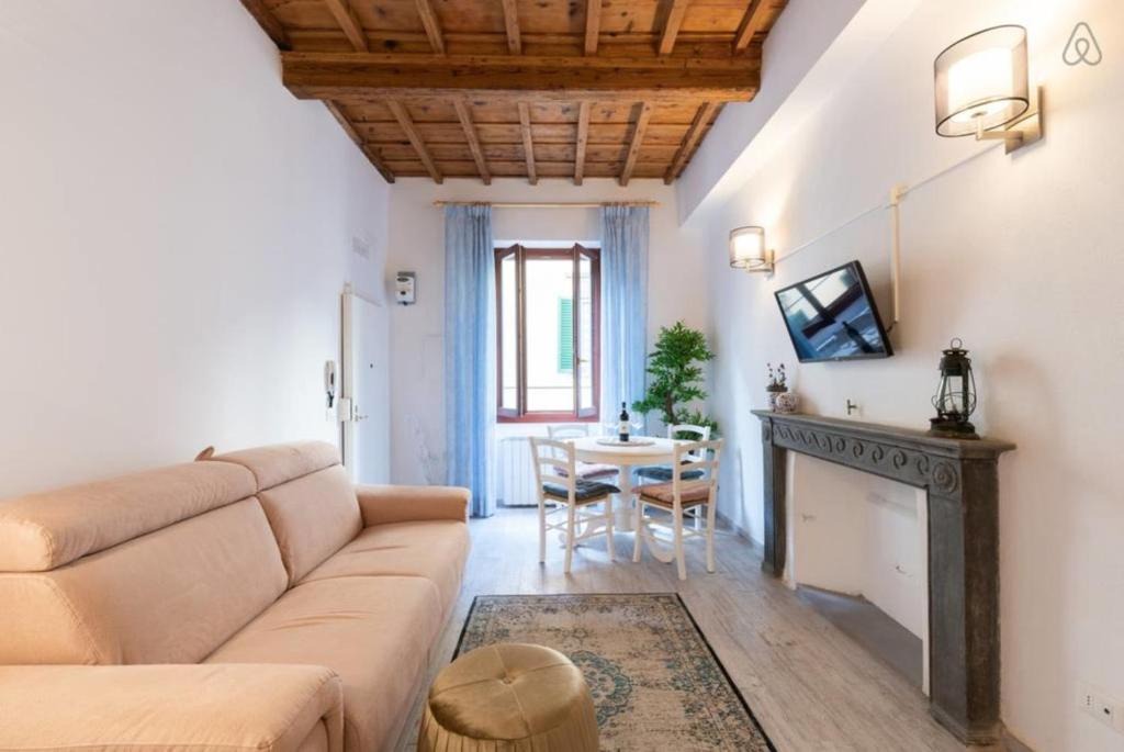 Sant' Ambrogio Apartment | La Rosa Blu - Appartamento Centro Storico