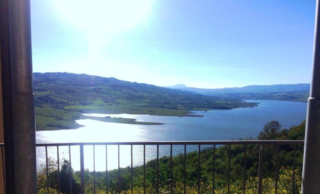Conza della Campania House | La Terrazza Sul Lago