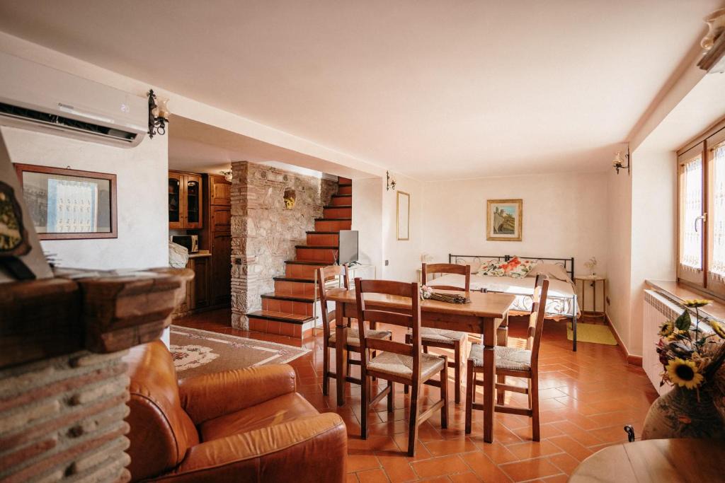 Ascrea Apartment | Lago del Turano - La Taverna con cucina open space e free WI-FI
