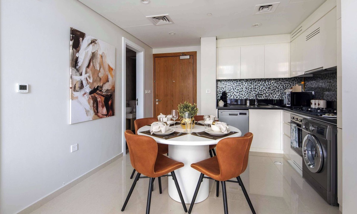 Sheikh Zayed Road Apartment | Lavish 2BR with Community View in Business Bay!