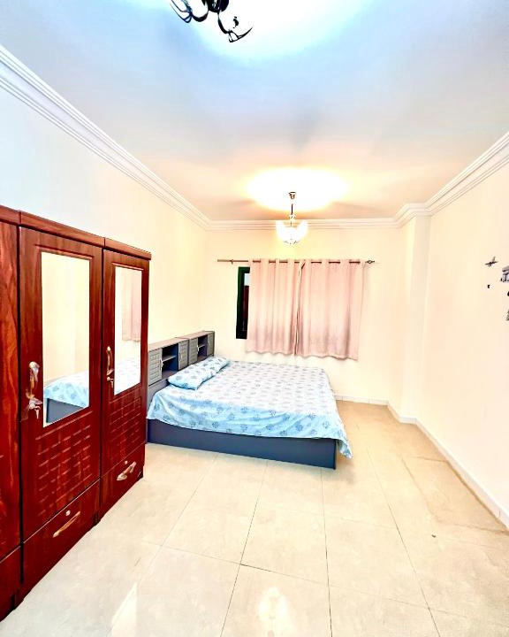 Al Mankhool Apartment | Lavish Sharing Family Room !! Furnished !!Free Bill