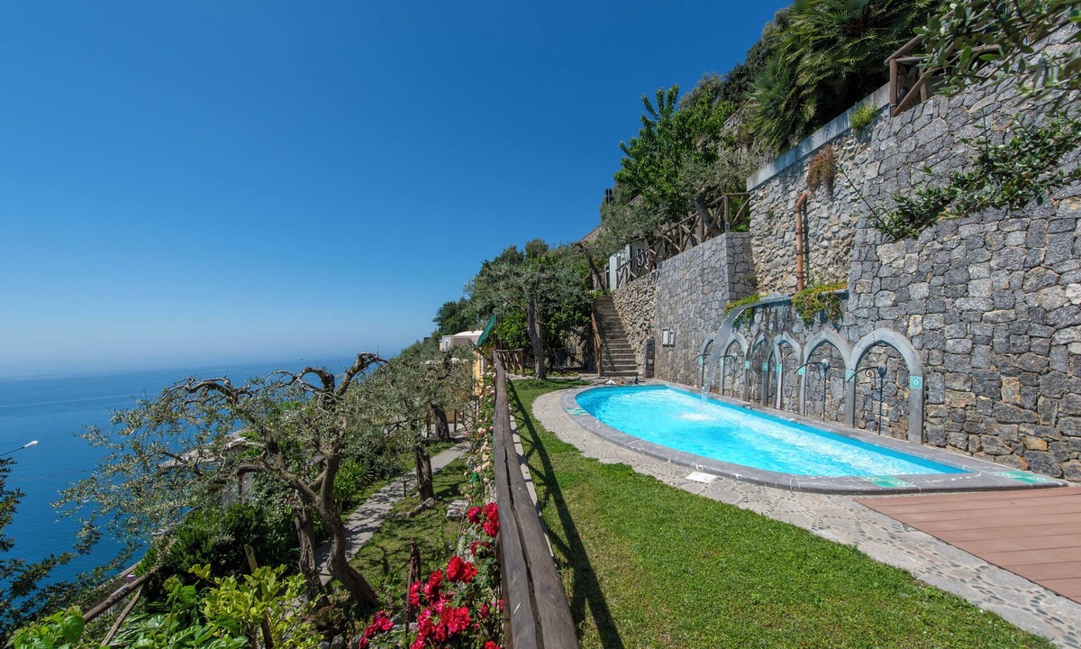 San Michele Villa | Le Contrade - Stunning Villa embraced by the serenity of the Amalfi Coast 11pax