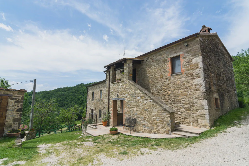 Sestino Apartment | Lovely Farmhouse in Mercatello sul Metauro with Pool