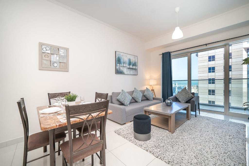 Dubai Marina Apartment | Luton Vacation Homes-Damac Heights Tower- Dubai Marina-21AB03