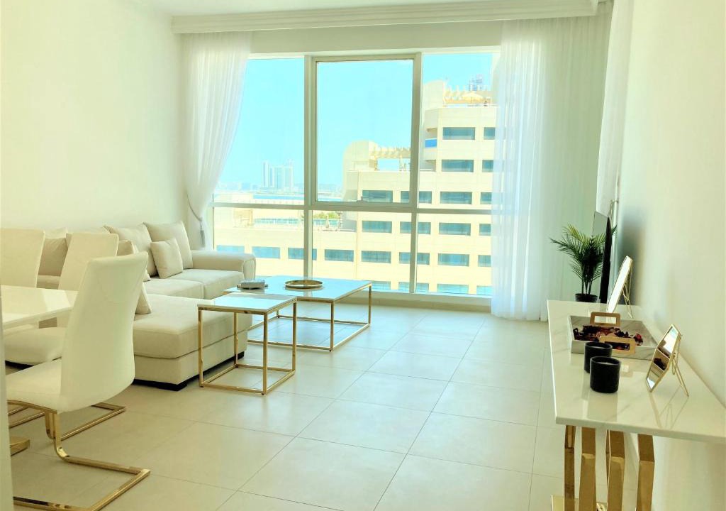 Dubai Marina Apartment | Luxurious stay at the Walk JBR