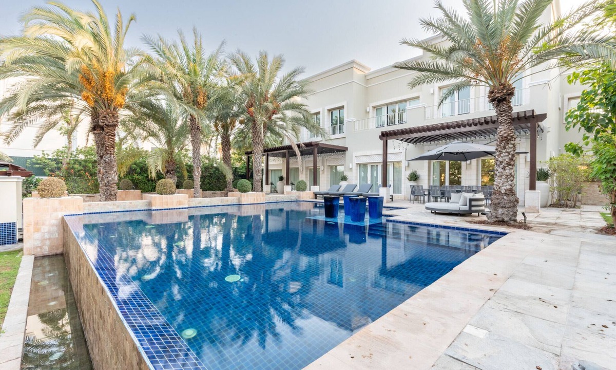 Emirates Hills Villa | Luxurious Villa with Private Pool, Game Lounge and Mins from Dubai Marina and JBR Beach, Emirates Hills by Deluxe Holiday Homes