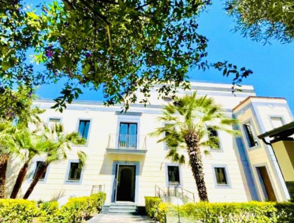 Pozzuoli Apartment | Luxury Apartment with balcony garden view