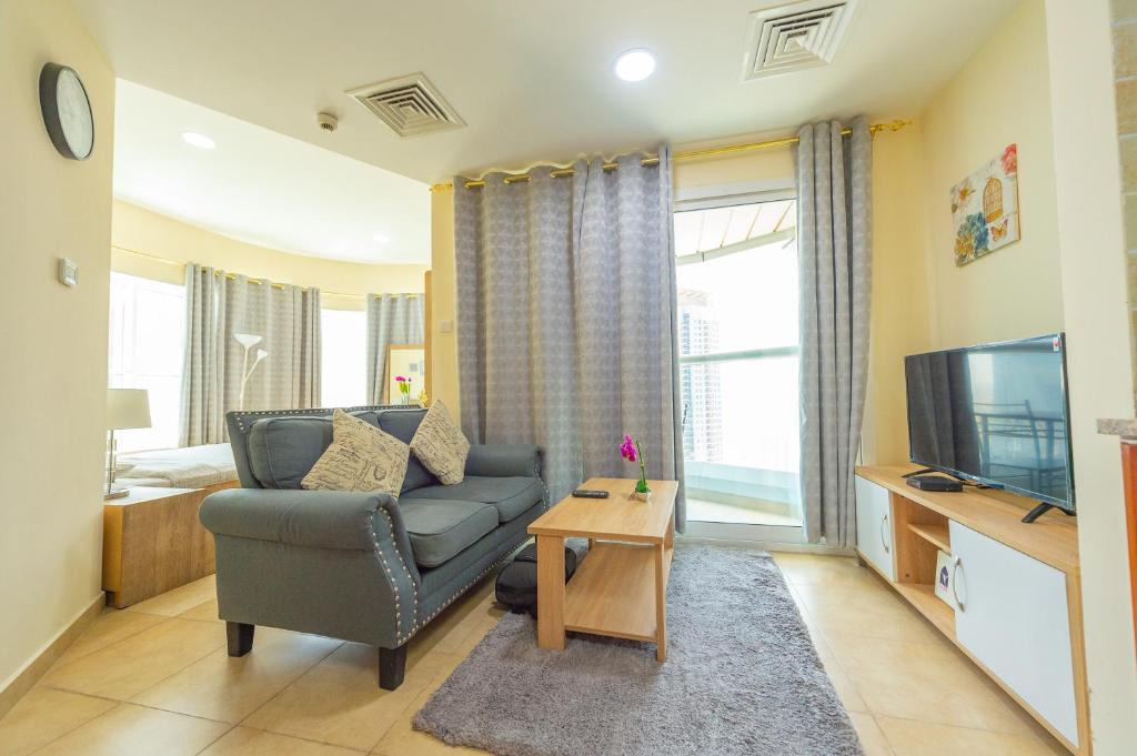 Jumeirah Lake Towers Apartment | Luxury Escapes - Modern Budget studio with balcony in JLT!