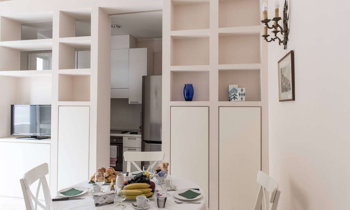 Santa Lucia Apartment | Luxury San Carlo apartment in the heart of Naples with sea view
