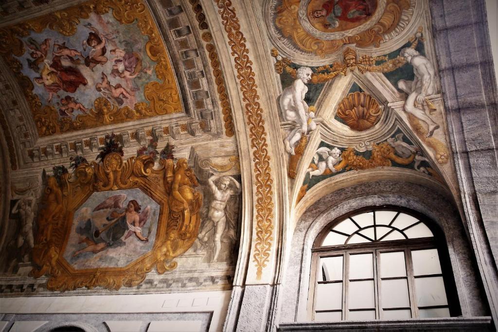 Montecalvario House | Maison Des Fleurs