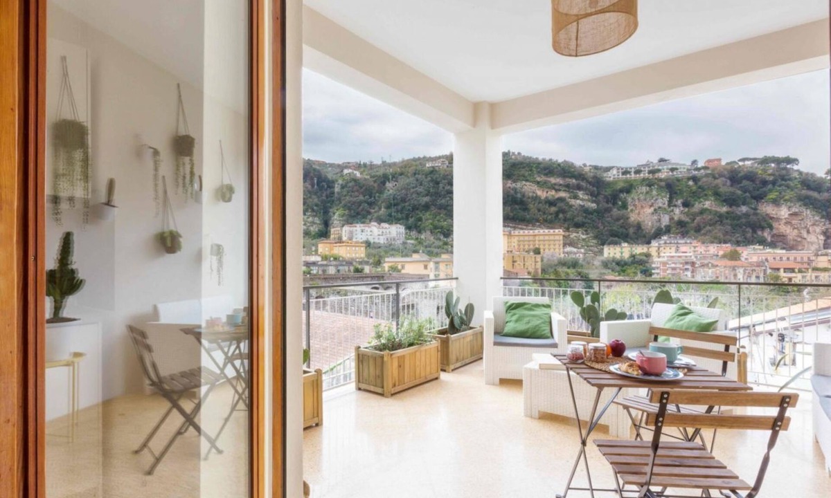 Sorrento Historic Centre House | Mediterranean Suites - New Stylish & Modern Apartment in OldTown with Terrace