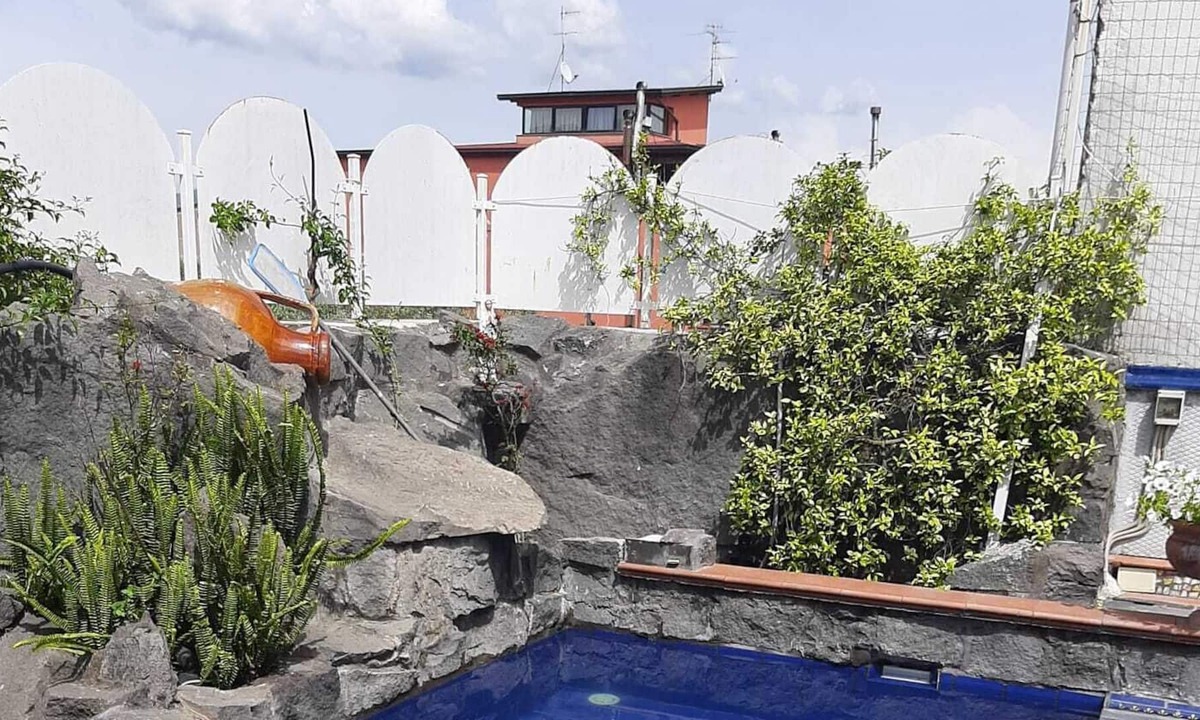 Terzigno Cabin | Mini appartamento romantico indipendente con giardino e piscina ad uso esclusivo