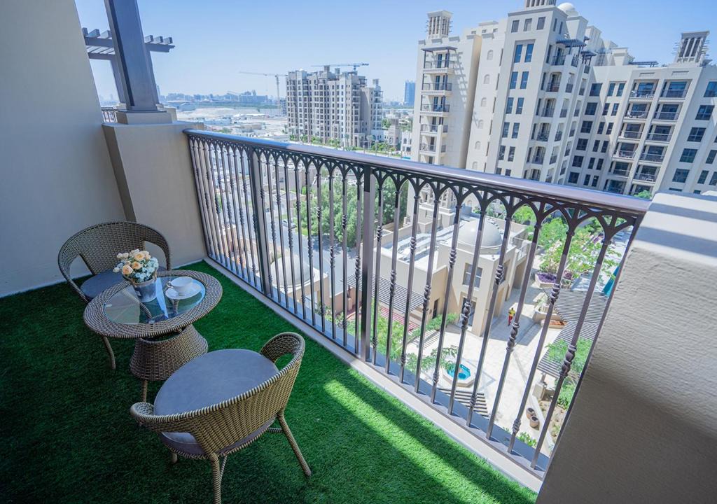 Umm Suqeim 3 Apartment | Nasma Luxury Stays - Fancy Apartment With Balcony Close To MJL's Souk