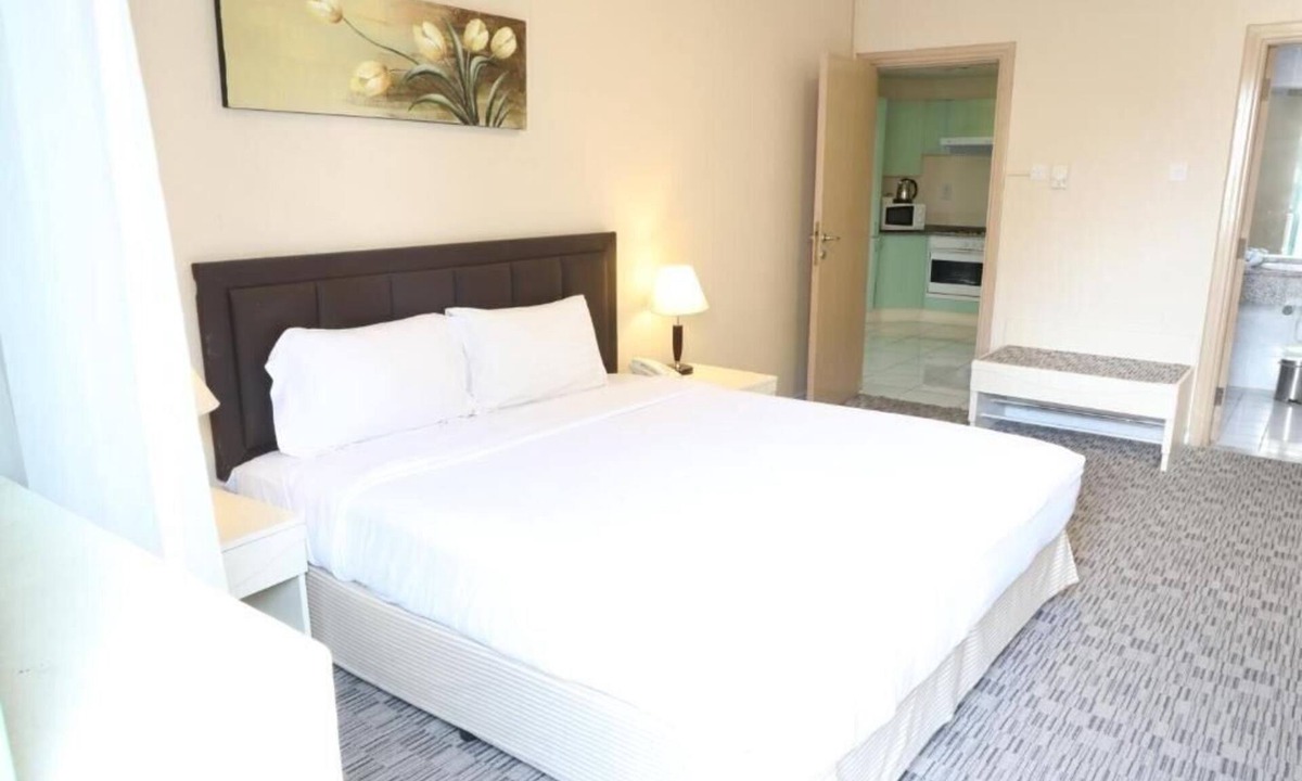 Al Mankhool Hotel | One Bedroom Apartment Near Burjuman Metro Station By Luxury Bookings