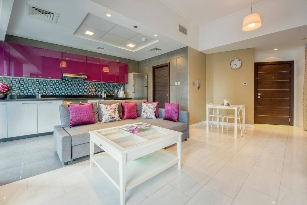 Dubai Marina Apartment | Outstanding Apartment at the Cayan Tower by Deluxe Holiday Homes