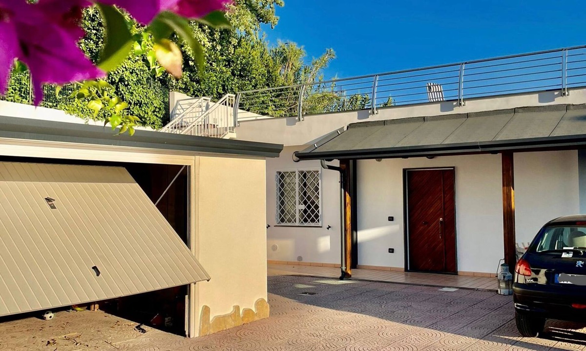 Baia Villa | Panoramic villa between sea and lake