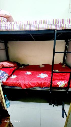 Al Muraqqabat Apartment | Partition Men bed Space