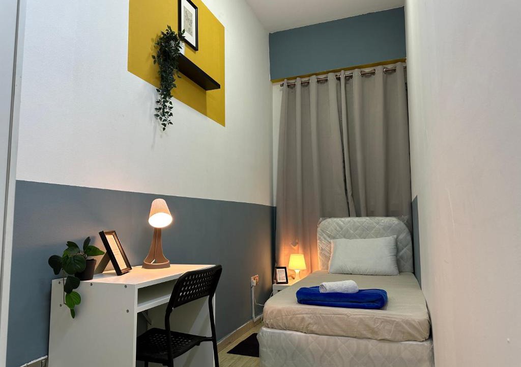 Al Quoz House | Partition Room with window In Barsha Near Metro