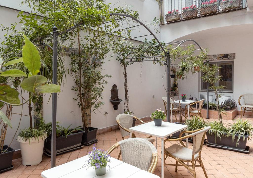 Historical Center Bed & Breakfast | Petrucci Garden B&B