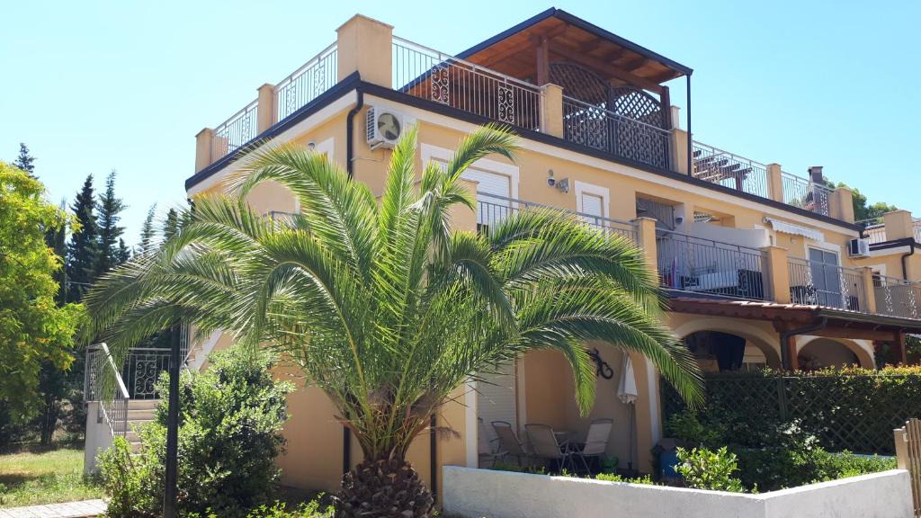 Pizzo Beach Club | Contrada Difesa II VV