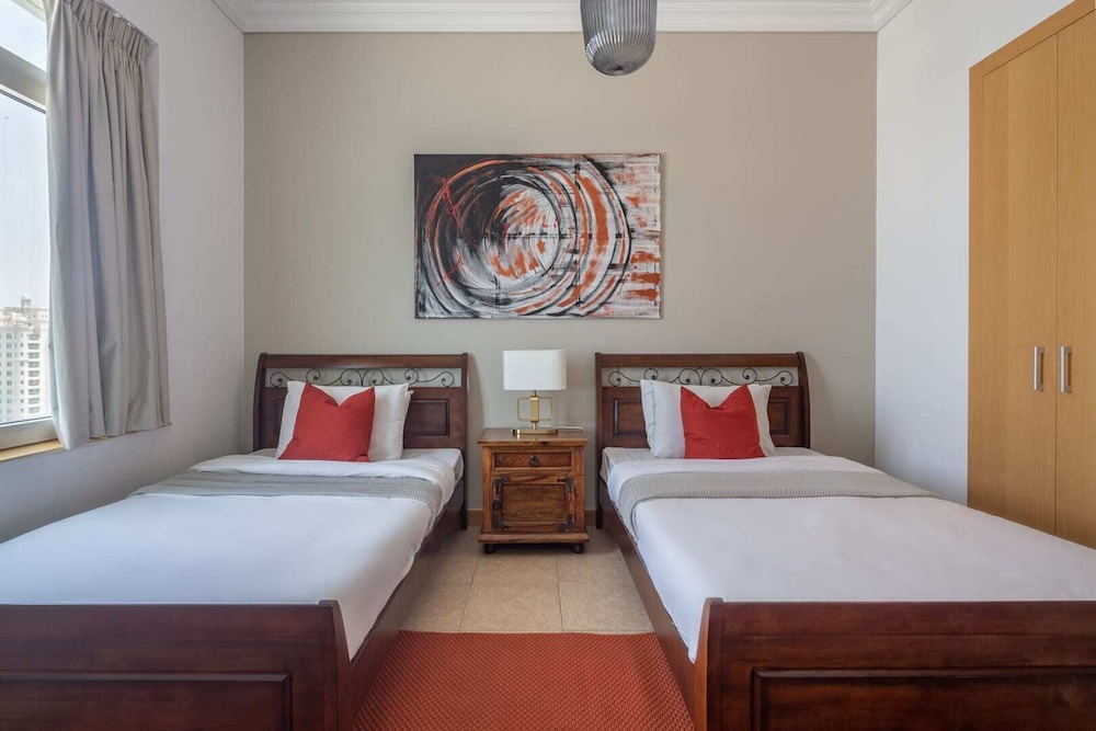 Palm Jumeirah Apartment | Premium 3BR with Study on Palm Jumeirah - Large Balcony & Near Beach